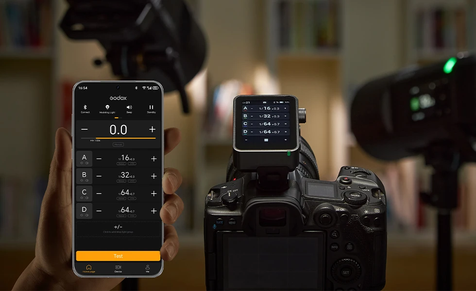 Бічна панель передавача Godox X3Pro з розташованим коліщатком налаштування та кнопкою підтвердження