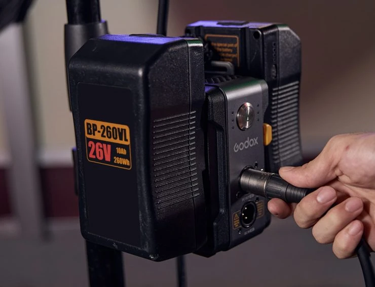 Задня панель керування Godox LA300R з LCD-дисплеєм та регуляторами налаштування колірної температури