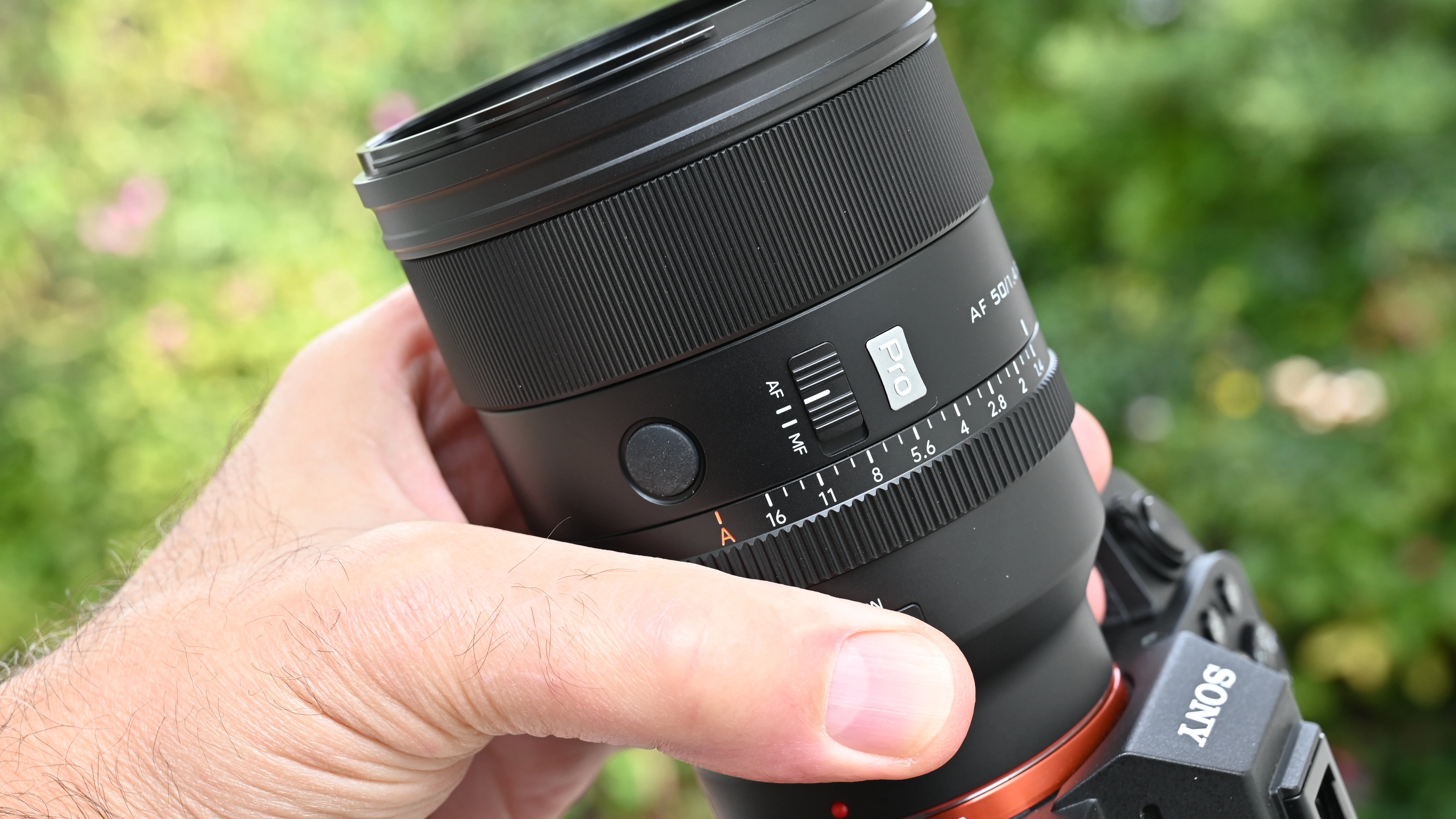 Порівняльний огляд 50 мм об'єктивів Viltrox та Sony для байонета E-Mount