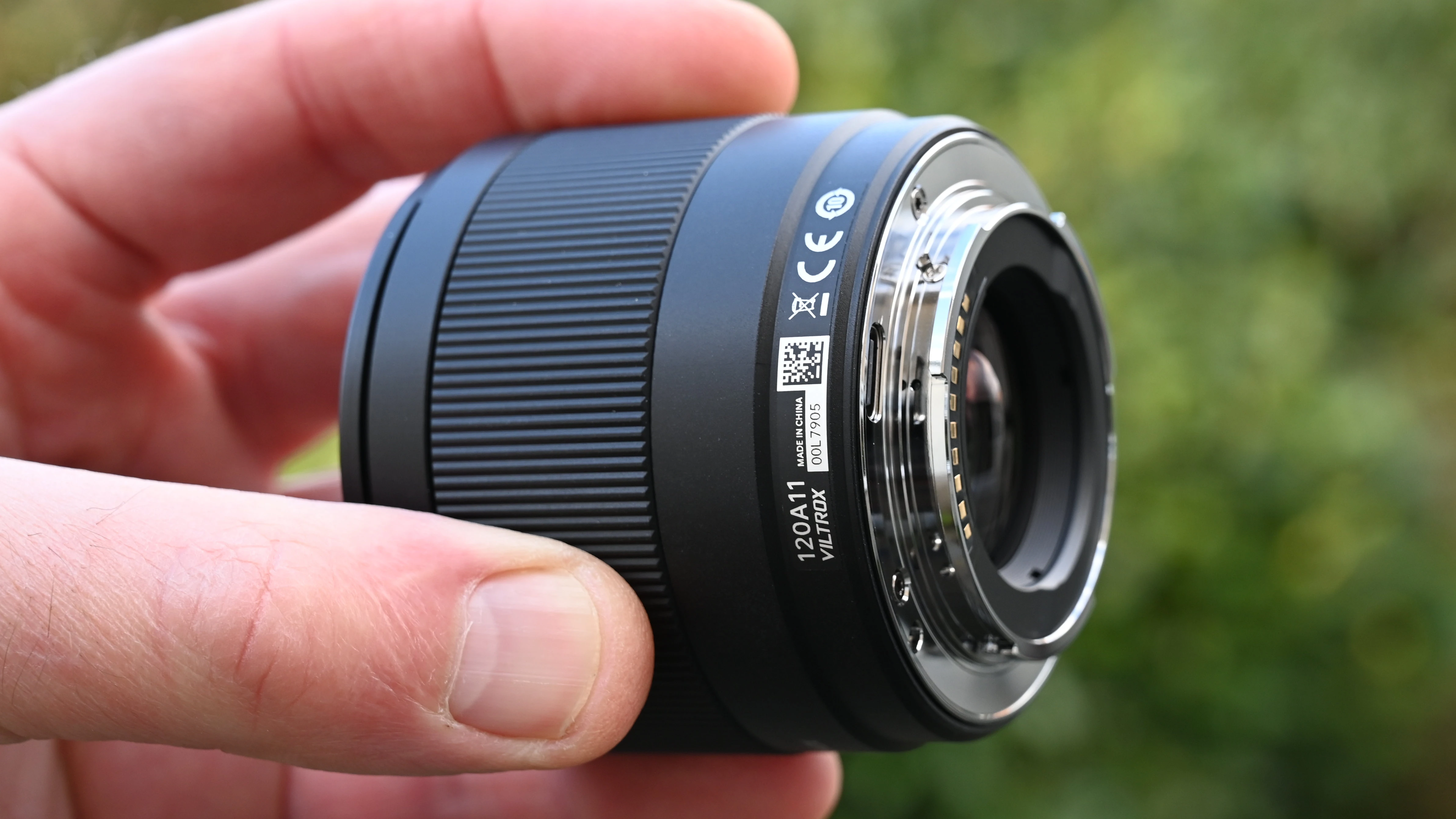 Порівняльний огляд 50 мм об'єктивів Viltrox та Sony для байонета E-Mount