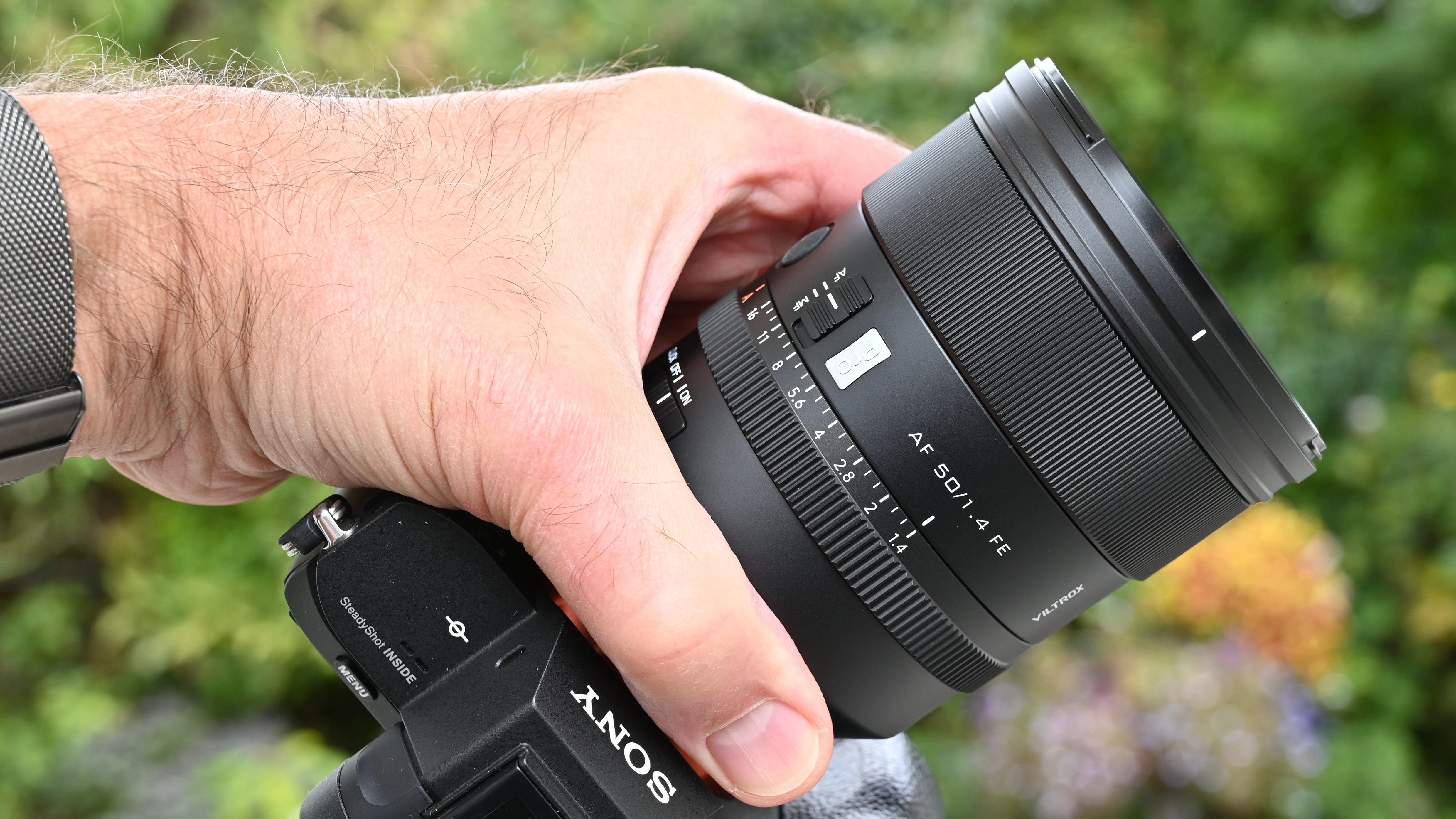 Порівняльний огляд 50 мм об'єктивів Viltrox та Sony для байонета E-Mount