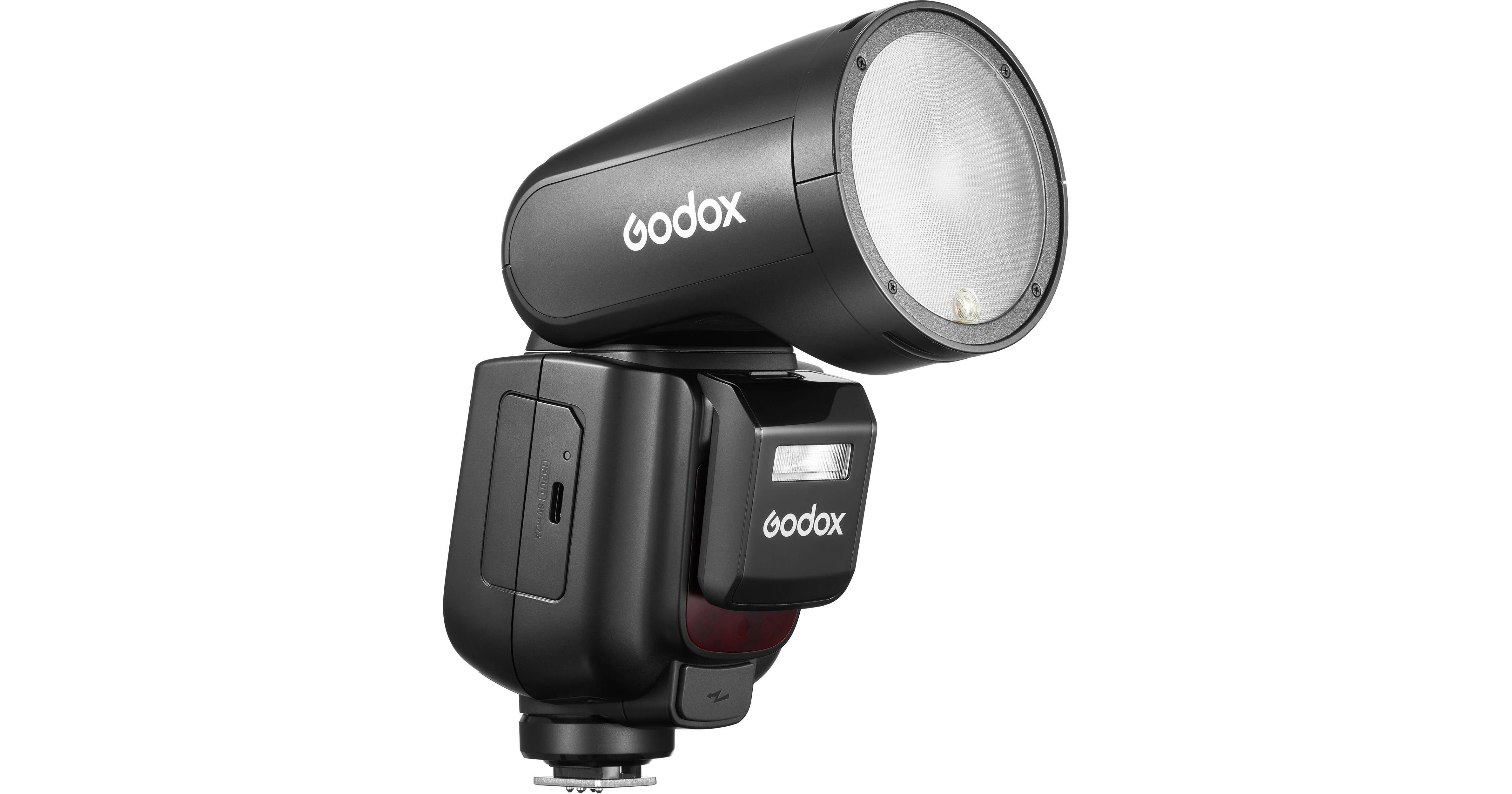 Накамерний спалах Godox V1Pro C під кутом з приєднаним модулем субспалаху SU-1 та боковим роз'ємом USB-C на білому тлі