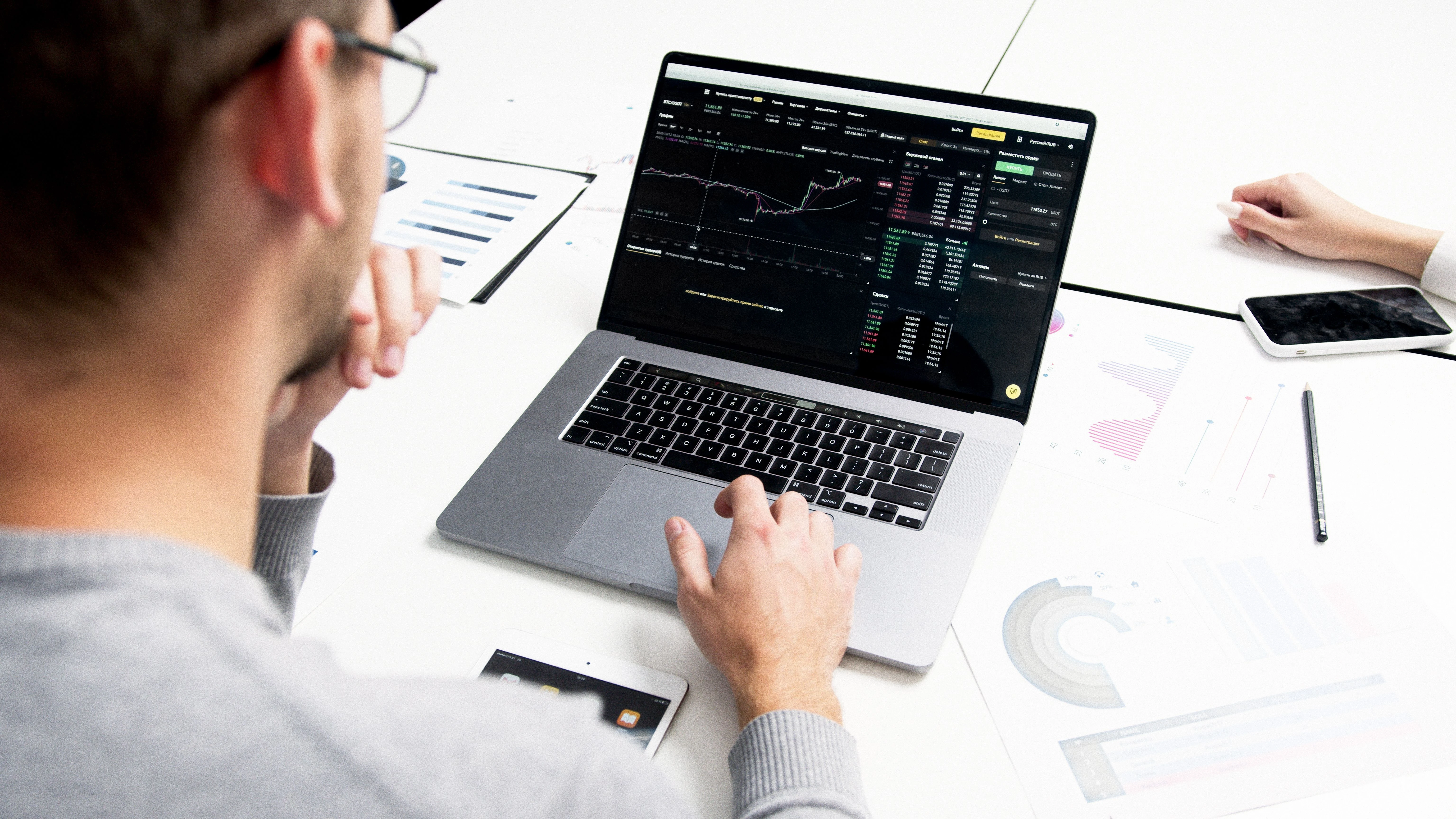 Financial transparency in digital markets and fintech
