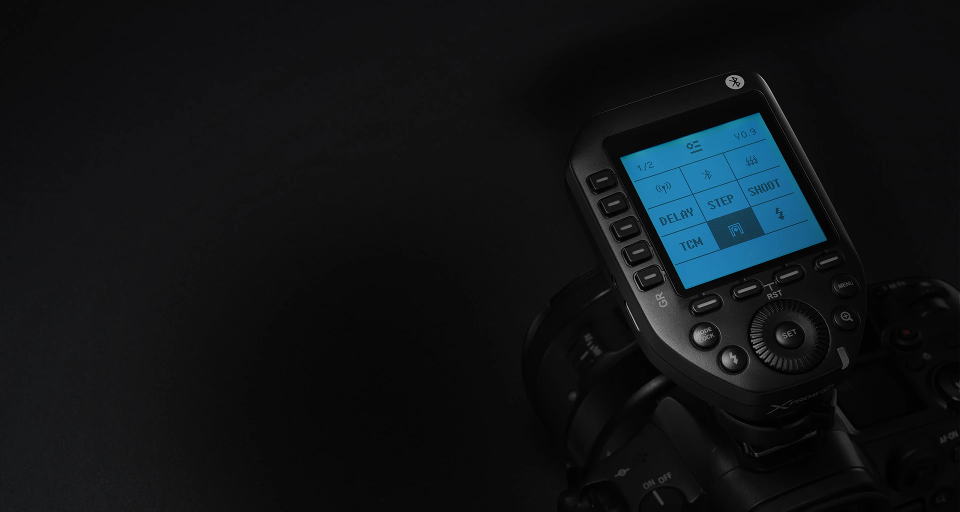 Синхронізатор Godox XPro II C з похилим дисплеєм та фізичними кнопками швидкого вибору груп