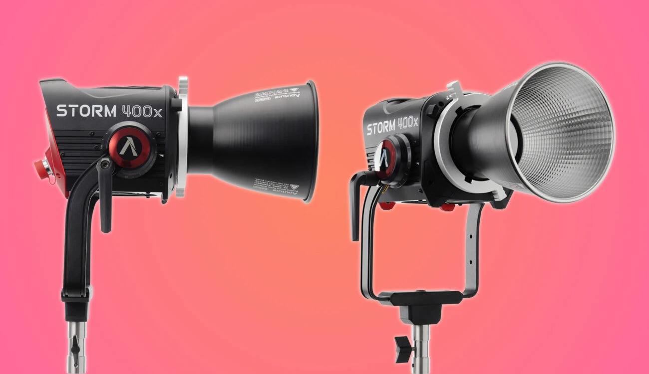 Студійний колаж моноблока Aputure STORM 400x на стійках з комплектним рефлектором 35 градусів на градієнтному рожево-оранжевому тлі