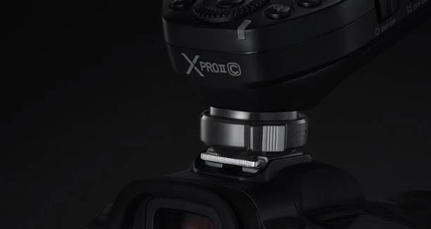 Металевий вузол кріплення Quick-release lock синхронізатора Godox XPro II у гарячому башмаку камери