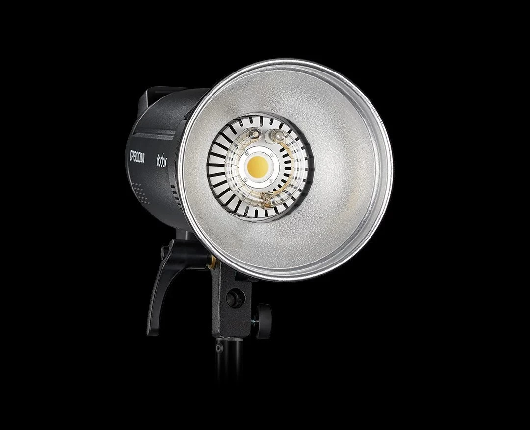 Передня частина спалаху Godox DP600III-V з байонетом Bowens, оголеною круглою імпульсною трубкою без купола та центральним LED пілотом 30 Вт