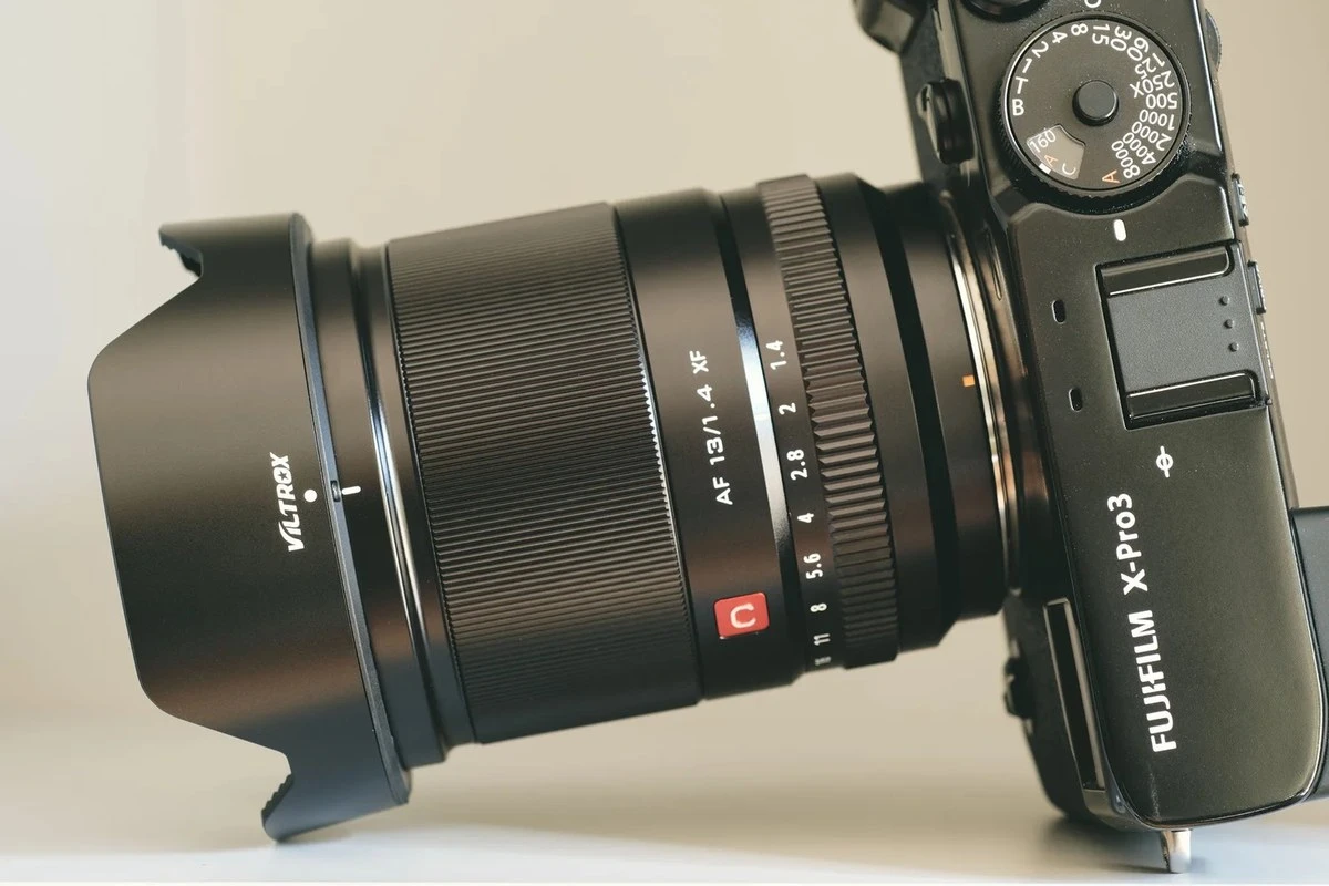 Передняя линза объектива Viltrox AF 13mm f1.4 Z с антибликовым просветлением HD Nano