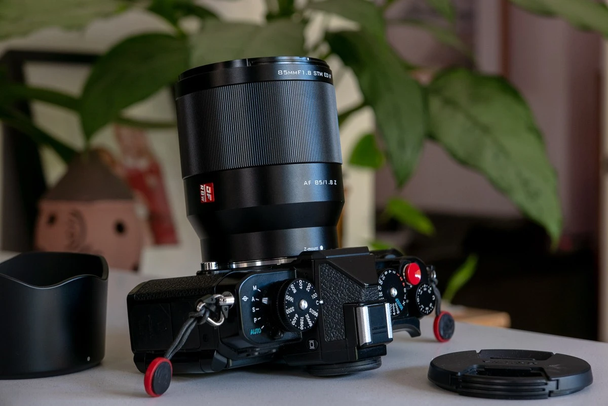 Прямое сравнение габаритов объективов Viltrox AF 85mm f1.8 Z и оригинального Nikkor Z 85mm f1.8 S