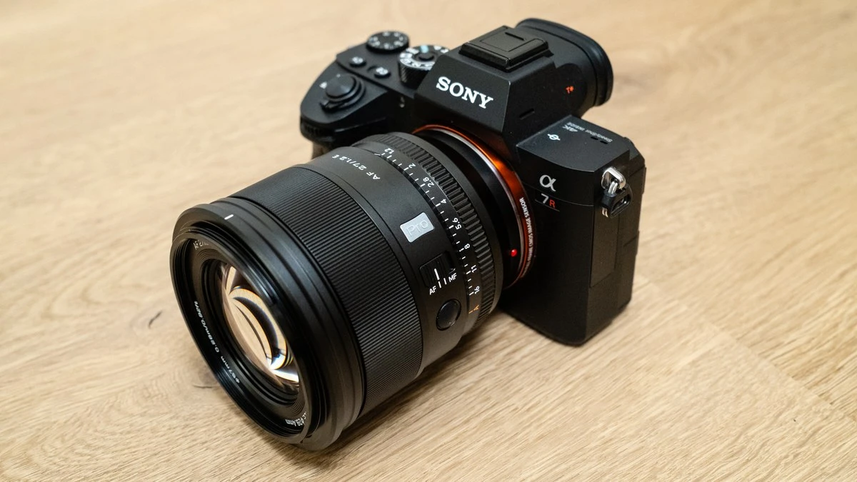 Задний фланец объектива Viltrox AF 27mm f1.2 Pro Z с резиновым уплотнителем влагозащиты