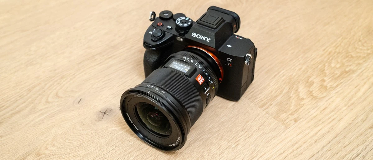 ��'����� Viltrox AF 16mm f/1.8 FE Pro �� ����� Sony Alpha 7R � �������� ������������� ������� �� ����������� ������ �����������