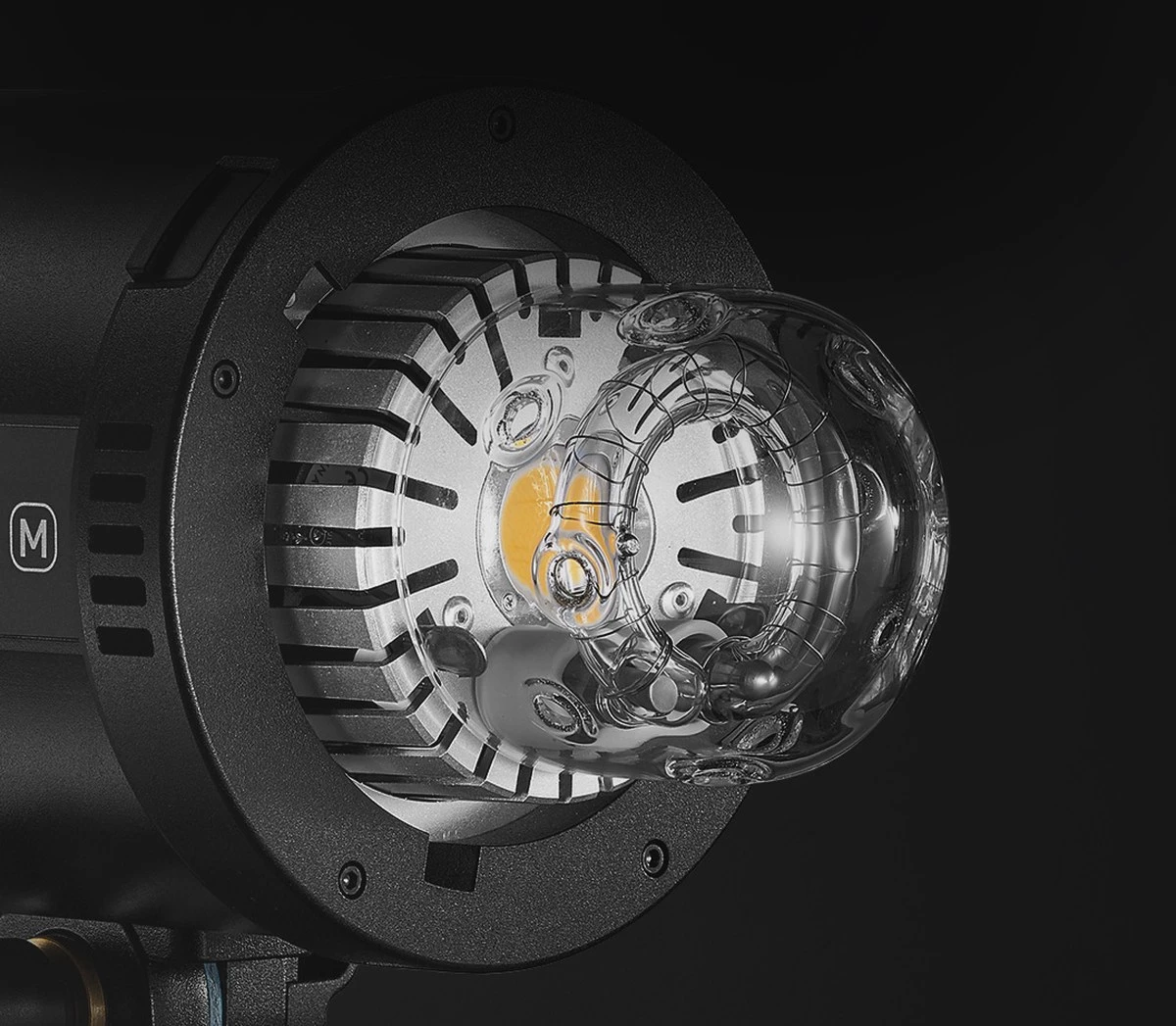 Передня панель спалаху Godox QT600III з кільцевою імпульсною лампою та світлодіодним пілотом 40W COB