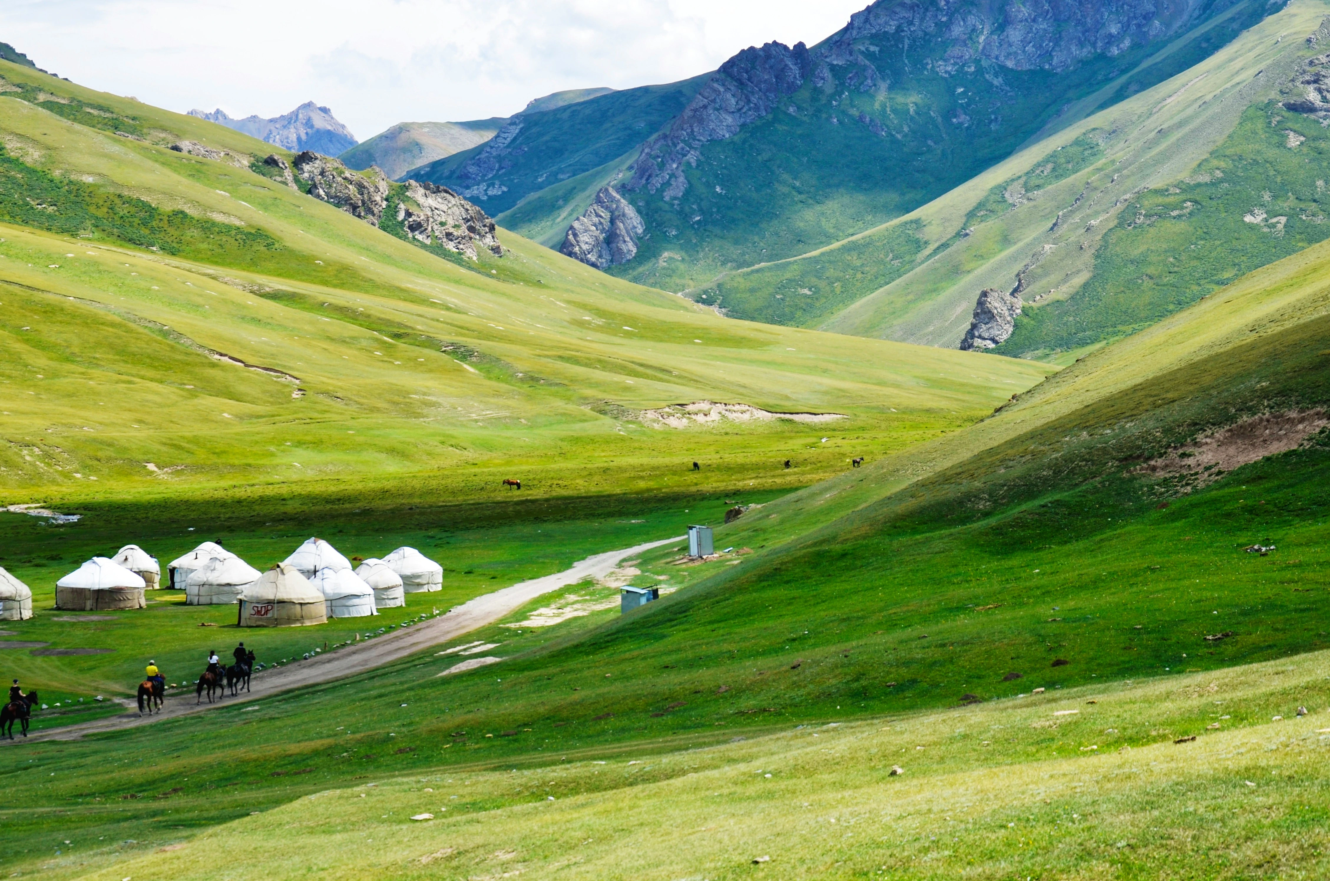 5 Essential Trekking Tips for a Safe Mountain Adventure 5 Essential Trekking Tips for a Safe Mountain Adventure