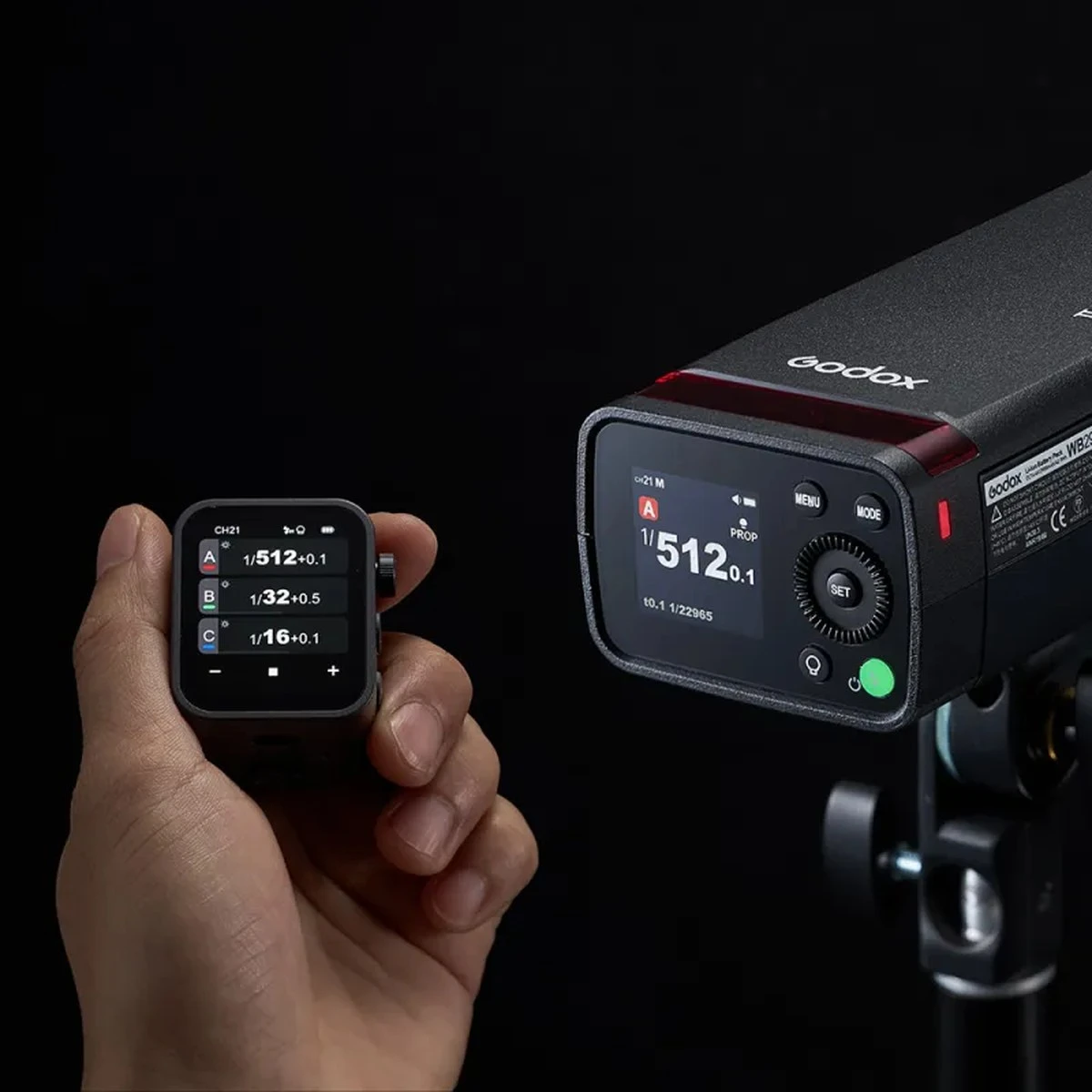 Спалах Godox AD200Pro II з увімкненим кольоровим екраном налаштування потужності та бездротовий тригер Godox X3
