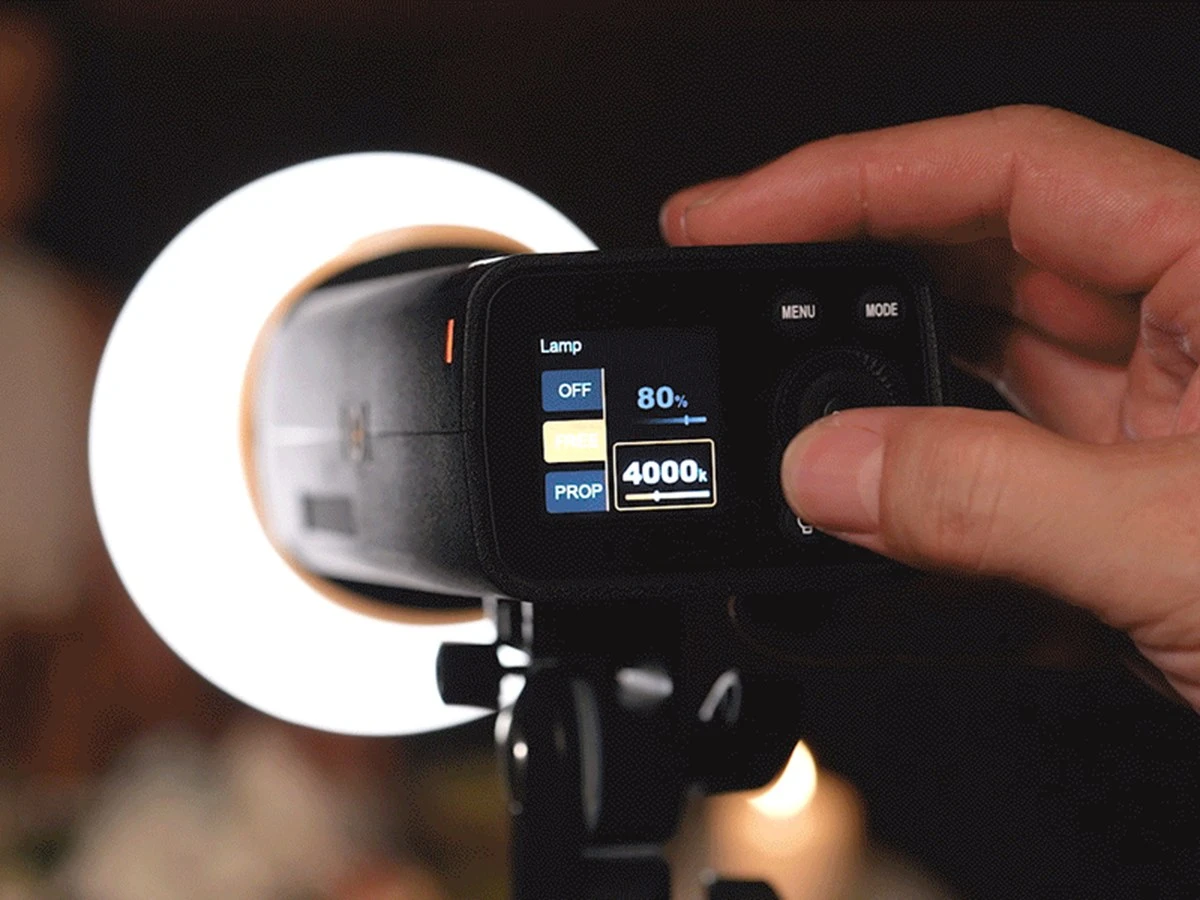 Задня панель спалаху Godox AD200Pro II з налаштуванням колірної температури пілотного світла 4000K