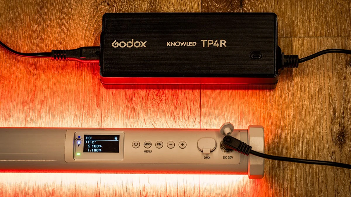 Панель управления Godox KNOWLED TP4R с дисплеем HSI, светодиодными индикаторами CRMX и герметичными заглушками портов