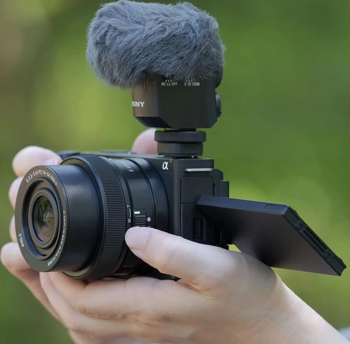Ультралегкий зум Sigma 18-50mm f/2.8 DC DN Contemporary на камерах Sony Alpha