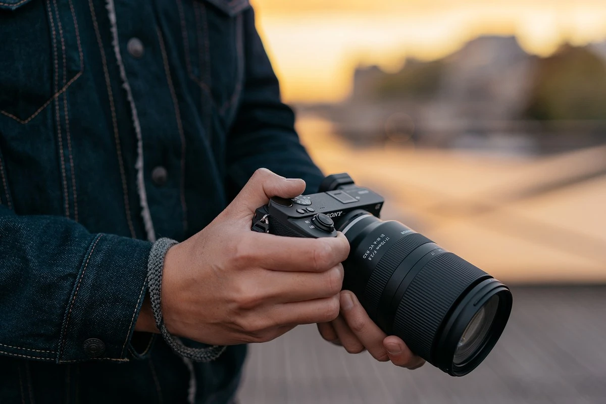 Ультралегкий зум Sigma 18-50mm f/2.8 DC DN Contemporary на камерах Sony Alpha