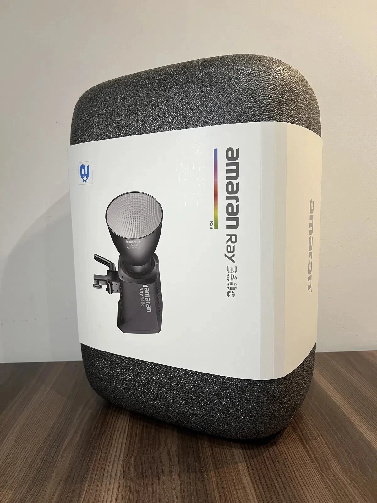 Комплект моноблока Amaran Ray 360c у фірмовому транспортувальному кейсі з формованого пінополіпропілену EPP