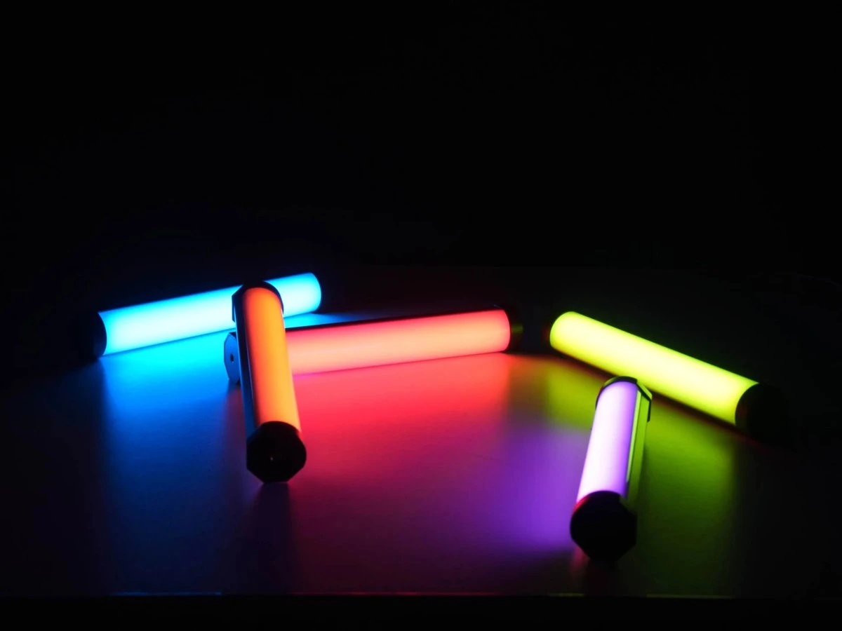 Набір компактних LED-трубок Nanlite PavoTube II 6C з різними колірними режимами для практичного світла